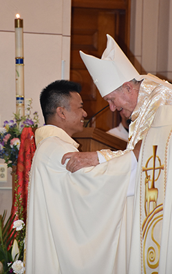 Father_Huy_Tran_and_bishop_news_website